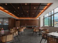 Linzhou Qiuquan Hotel (Hongqiqu Scenic Area) Hotels in Linzhou