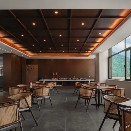 Linzhou Qiuquan Hotel (Hongqiqu Scenic Area)