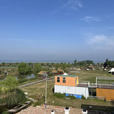 Weishan Evening Shore Cottage Inn
