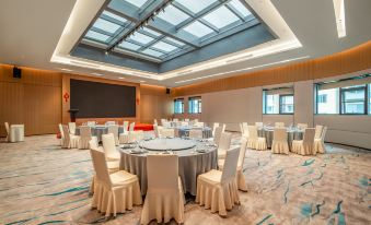 Holiday Inn SHANGHAI NANJING ROAD by IHG