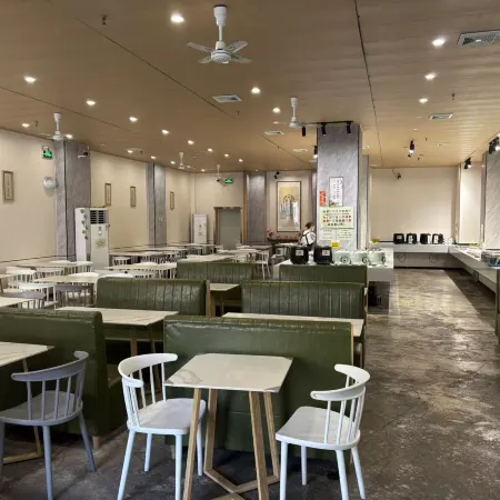 Bai Li Holiday Hotel (Enping Aofeng Square)