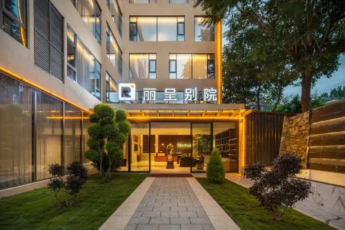 Rezem Retreat Maoxian Guqiangcheng - Bãi đậu xe