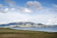 Quanjie Hotel (Borohot Sayram Lake Scenic Area Branch) - Mountain view