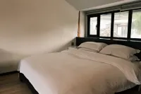 Lijiang Chiliu Art Hotel - Inns