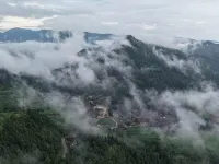 Laochunzhang Farmstead, Xijiang Miao Ethnic Villag - pemandangan pegunungan