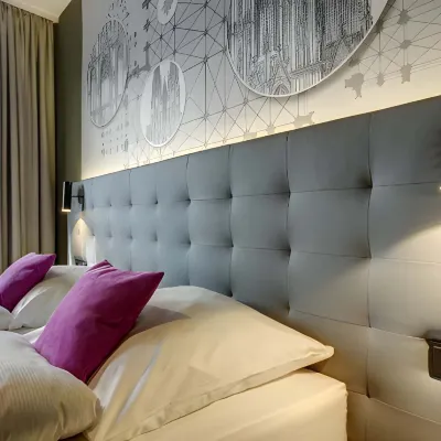 Central Hotel am Dom - Köln City Hotels near محطة مترو لاينديكر شتراسه