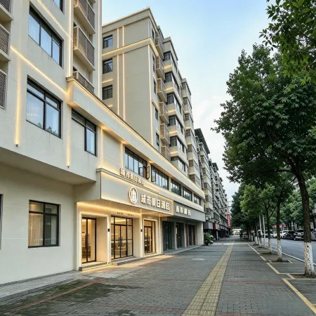 City Holiday Hotel (Kaizhou District Government)