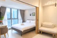 Thompson Suites BGC (Uptown Parksuites Tower 1) - 3-Star