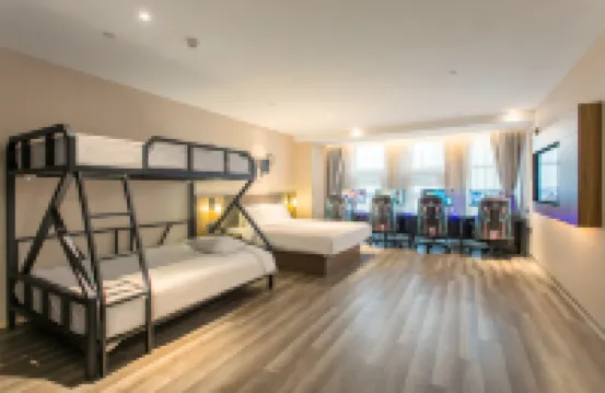 Yueke E-Sports Hotel (Linyi Hedong Wuyue Plaza)