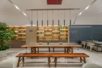 Yiju Life Hotel (Yuyao Station Wucaicheng)