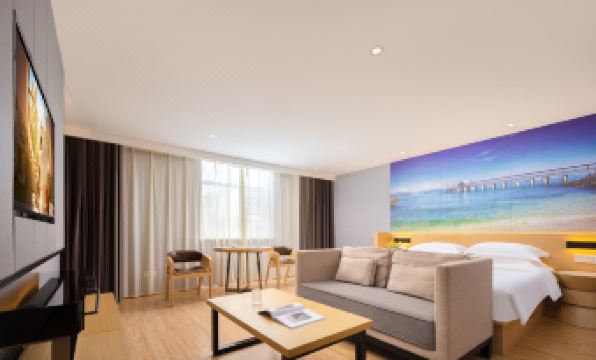 Jinjiang Metropolo Hotel (Haikou Qilou Old Street Riyue Plaza Duty-Free Store)