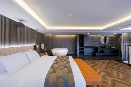 Chongqing Tianlai Yunyun High-altitude River View Hotel (Jiefangbei Raffles City Branch) Отели рядом с достопримечательностью «Lanyuan»