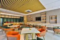 Romantic Season Hotel (Shenyang Middle Street Imperial Palace and Commander Zhang's Mansion)