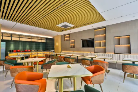 Romantic Season Hotel (Shenyang Middle Street Imperial Palace and Commander Zhang's Mansion) Отели рядом со станцией Shenyang East Railway Station