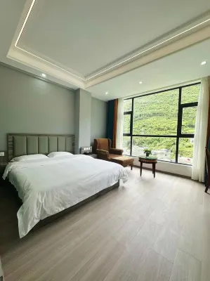 Kangding Qingcheng Mountain Homestay Hotels in Zhonggu Village/Mugecuo