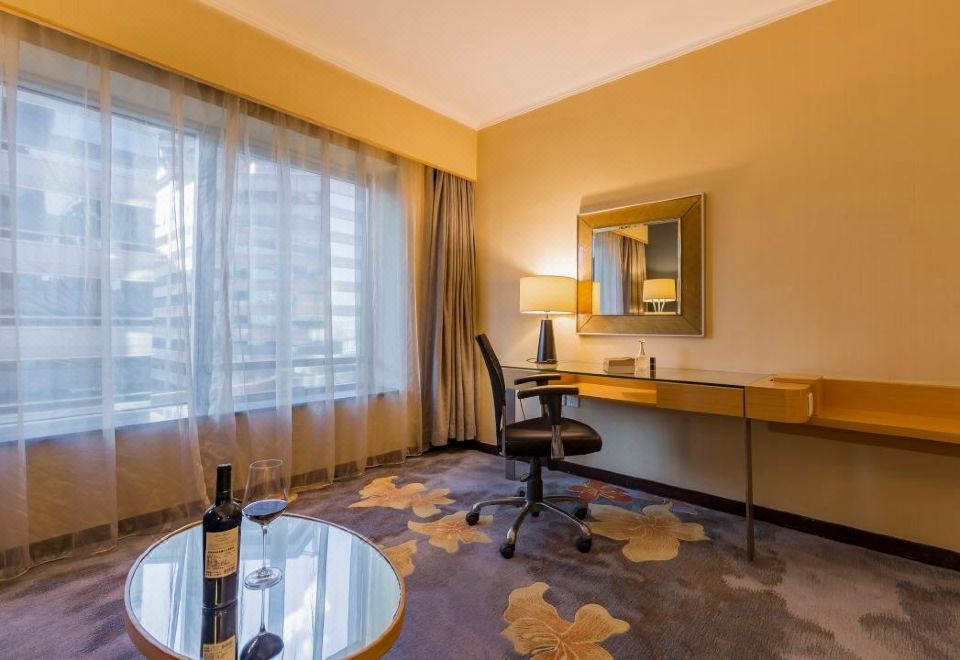 [뉴 월드 베이징 호텔의 수영장 이미지]