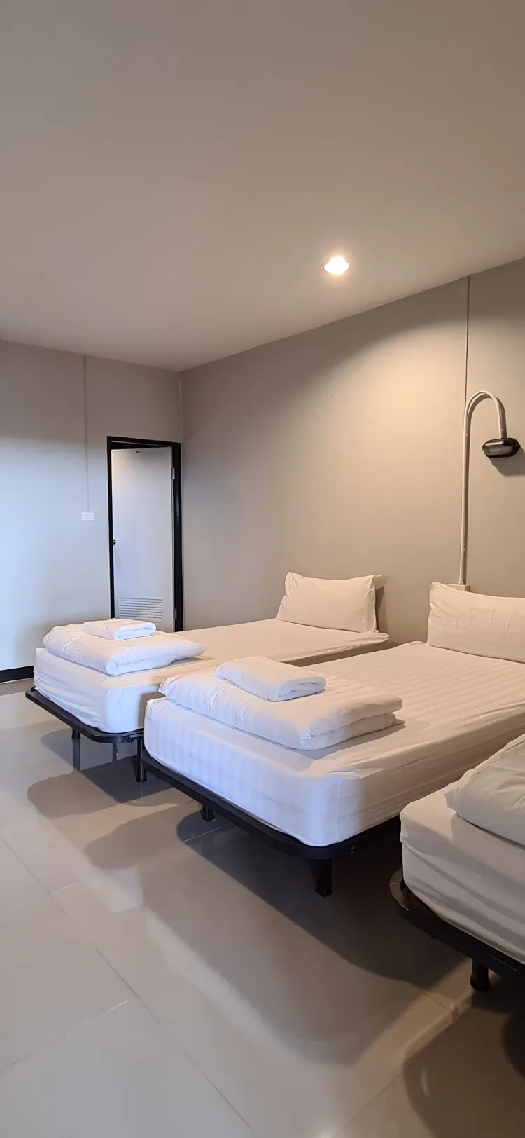 ห้องสแตนดาร์ดพัก 3 คนพร้อมห้องน้ำส่วนตัว
