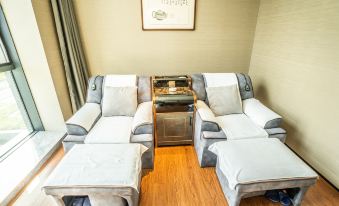 Alashankou Longquan Hotel