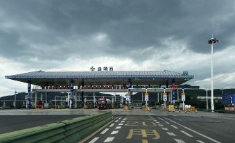 Fairyland Shangpin Hotel (Qujing Ruihe West Road)