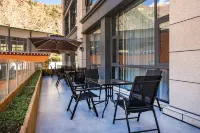 Eight Stays Royal Hotel - Gym