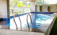 B2 Sea View Pattaya Boutique & Budget Hotel - Beach