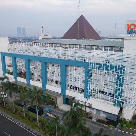 1O1 URBAN Jakarta Kelapa Gading Отели рядом с достопримечательностью «Мал Арта Гадинг»