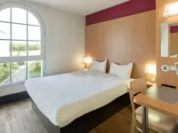 B&B HOTEL near Disneyland® Paris Hotels in Маньї-ле-Онгр