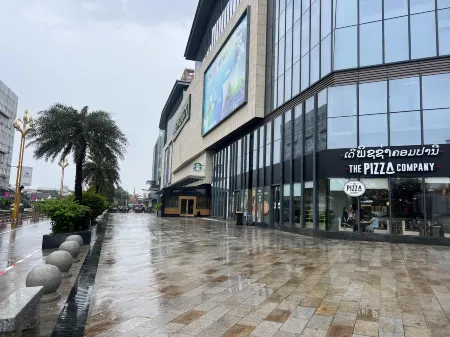 Naga Frontier Suite Hotel Отели рядом с достопримечательностью «Тхат-Луанг»