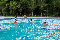 Xinfeng Utop Spring Primeval Forest Resorts - Pools