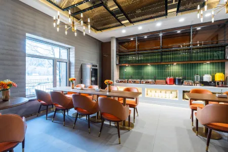 James Joyce Coffetel (Beijing Mentougou Sports Center Shidan Road) Отели рядом с достопримечательностью «Hei Mountain Park»