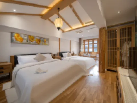 Dongsheng Wild Luxury Courtyard (Lijiang Mufu Store)