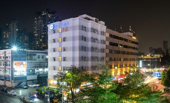 HanTing Premium Hotel (Shenzhen Haishang Shijie Subway Station)