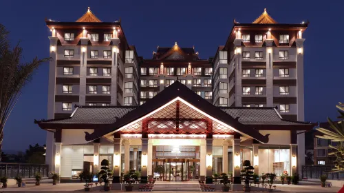 Grand Hotel Mangshi Shengshui Lake - parking