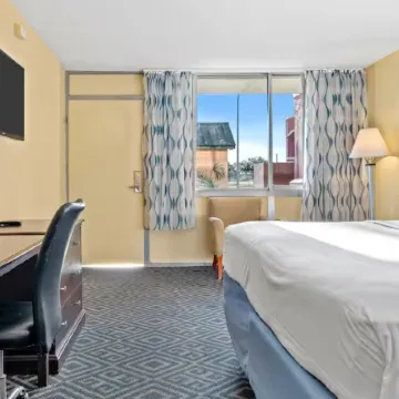 Baymont by Wyndham Orlando North Millenia Отели рядом с достопримечательностью «Парк Лейк Эола»