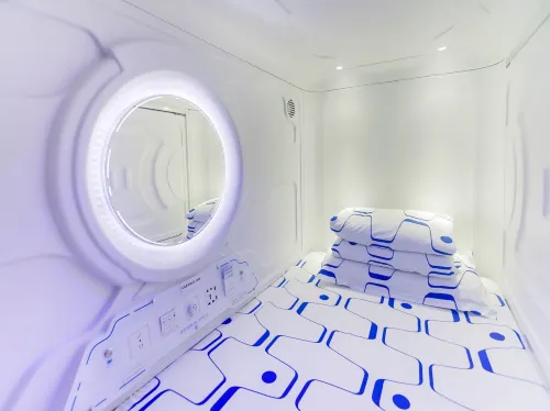 Capsule Inn - Hostels