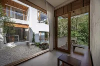Taryn Tara Cafe and Stay Hotels in Mae On