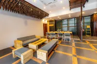 Liangqi Future Hotel (Huainan Business and Trade Plaza)