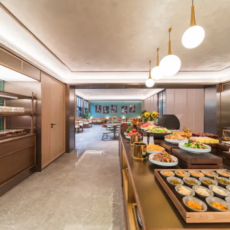 Orange Hotel (Luoyang Luoyi Ancient City Yingtian Gate)