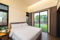 Guangdong White Swan Resort Green Bay Hotels in Guangning