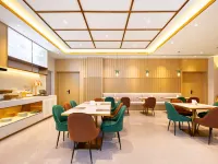 白玉蘭飯店（大連人民廣場東關街店） 西北路附近的飯店