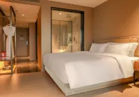 Golden Jade Hotel (Nanshan Zhongshan Park Metro Station) Hotels near Bao'an Station