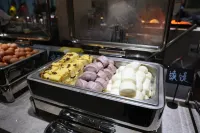 布爾津夜光城假日飯店