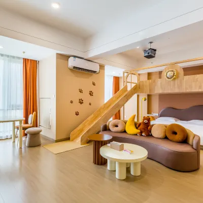 Fawn Holiday Hotel (Qingdao West Coast Resort) Hotels near World Trade Binhai Park