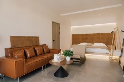 Eile Travel Homestay Hotels near Ulanqab Volcano Geological Park - North Alchemy Furnace