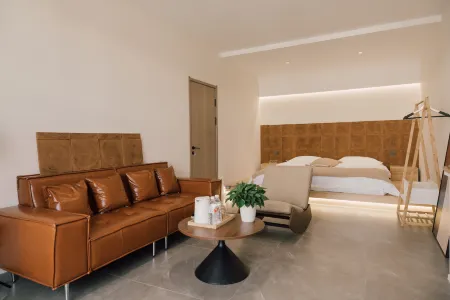 Eile Travel Homestay Отели рядом с достопримечательностью «Wulanhada Volcanic Grassland»