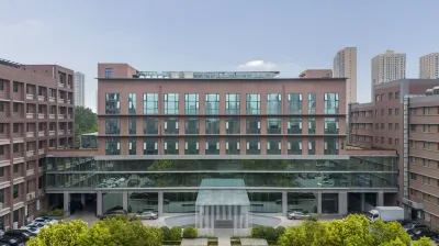 Ease Hotel
