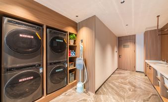 Rezen Longuu Hotel (Wuzhong Two Halls and One Center)