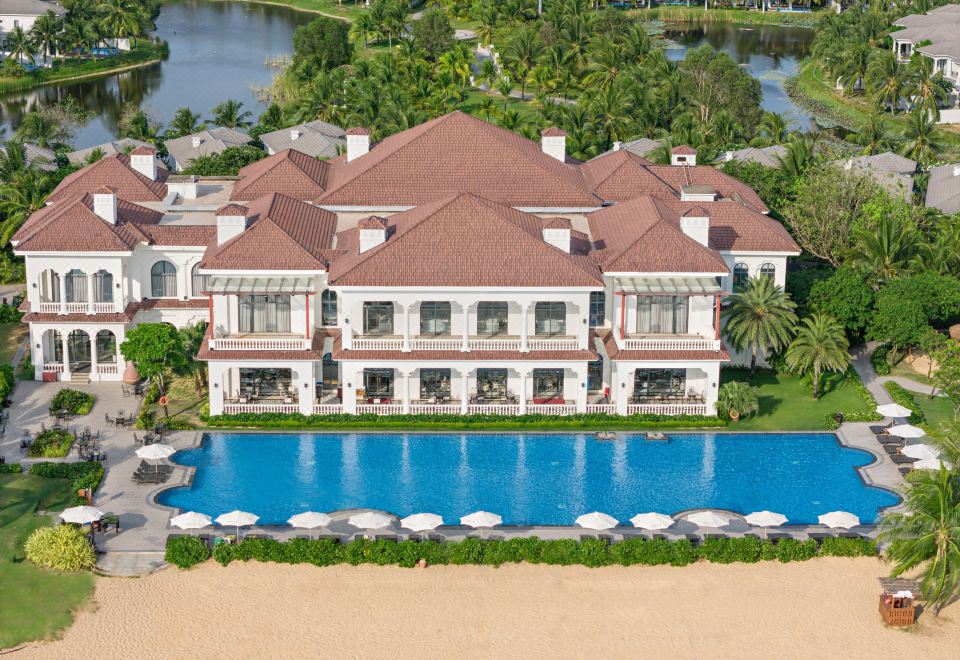 2. 멜리아 빈펄 푸..