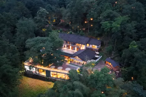 Qingcheng Mountain Just on the Stream · Mountain Stream Bamboo Forest Private Soup B&B