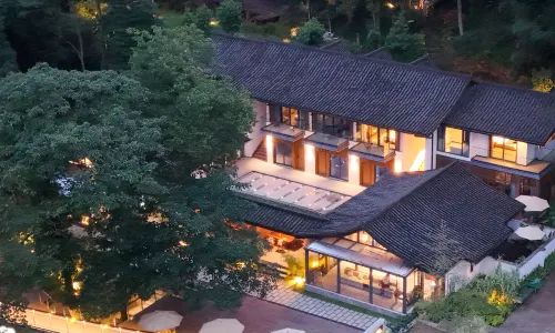 Qingcheng Mountain Just on the Stream · Mountain Stream Bamboo Forest Private Soup B&B